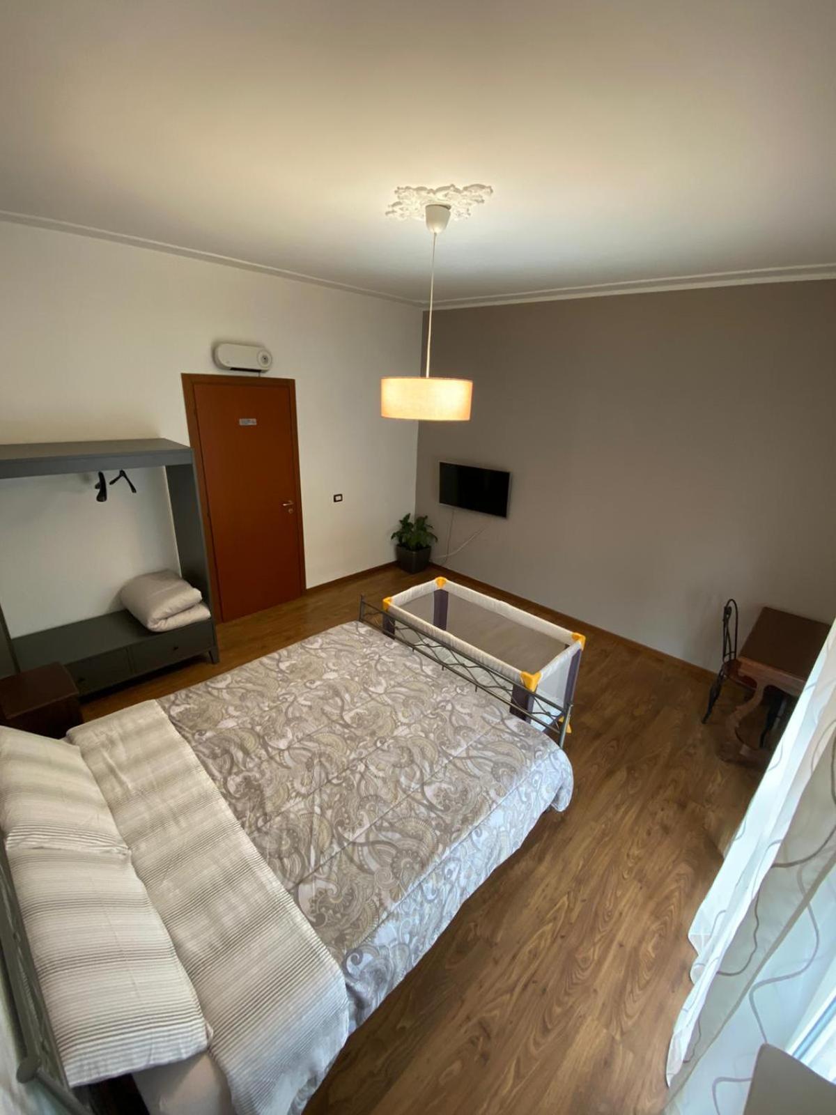 Hlux Oi Affiₜₜacaₘere Hotel Piacenza Exterior foto